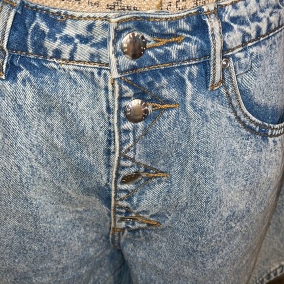 Light Ash Wash Denim Forever 21 Button Up Shorts - Picture 2 of 7